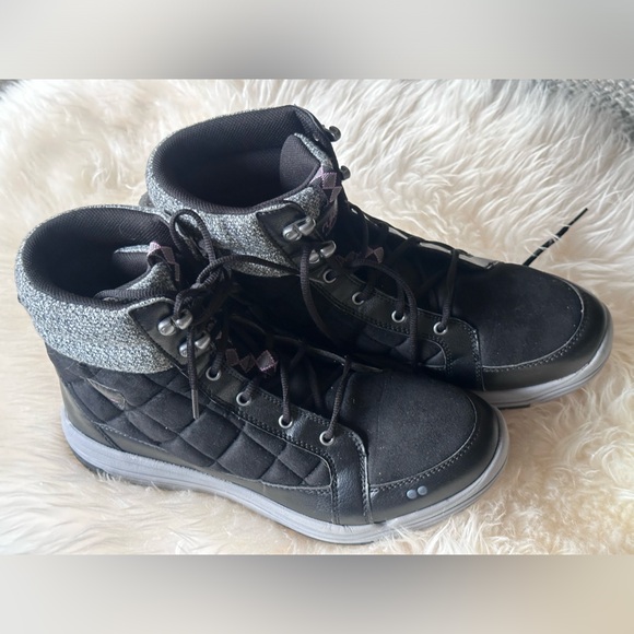 Ryka
WOMEN'S RYKA AURORA CASUAL SHOES Size US11 $120 - Picture 13 of 13